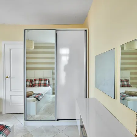 2bd Flat With Balcony In Flores Garden Complex By Flat Mаnаger Черноморец