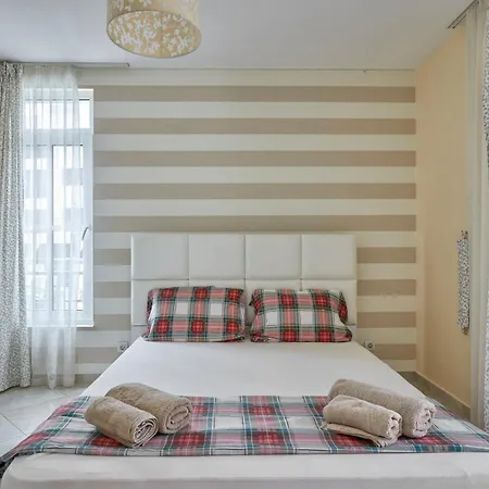 아파트 2bd Flat With Balcony In Flores Garden Complex By Flat Mаnаger