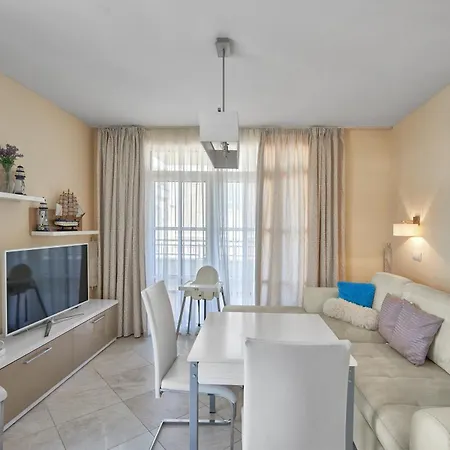 2bd Flat With Balcony In Flores Garden Complex By Flat Mаnаger 체르노모레츠