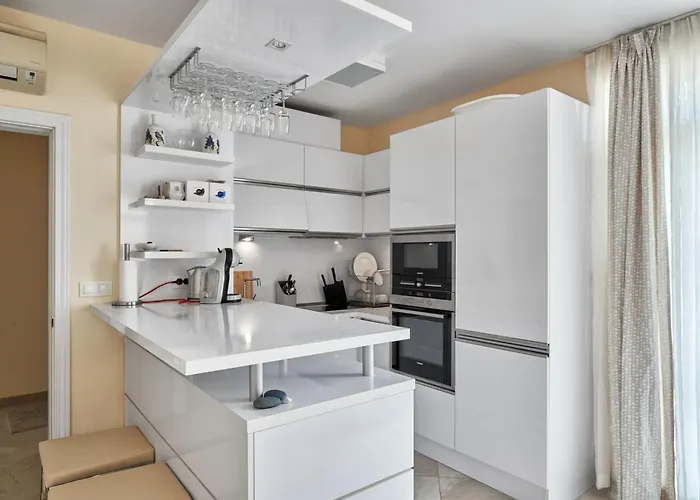 2bd Flat With Balcony In Flores Garden Complex By Flat Mаnаger Apartment *